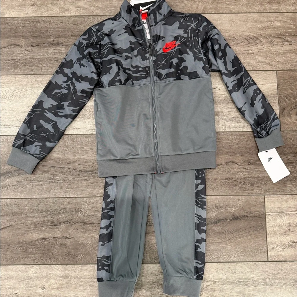 Nike Boys Gray Camo Tracksuit